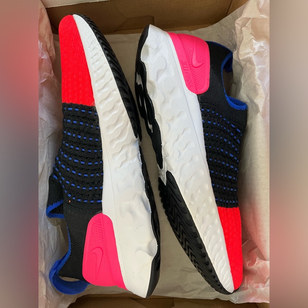 Nike - W Nike React Phantom Run FK 2 - DX2354 001 - BLACK/BRIGHT CRIMSON -Size 5